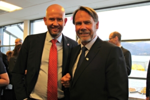 Tord Lien og Bjørn Hollevik under opninga av Knarr-feltet